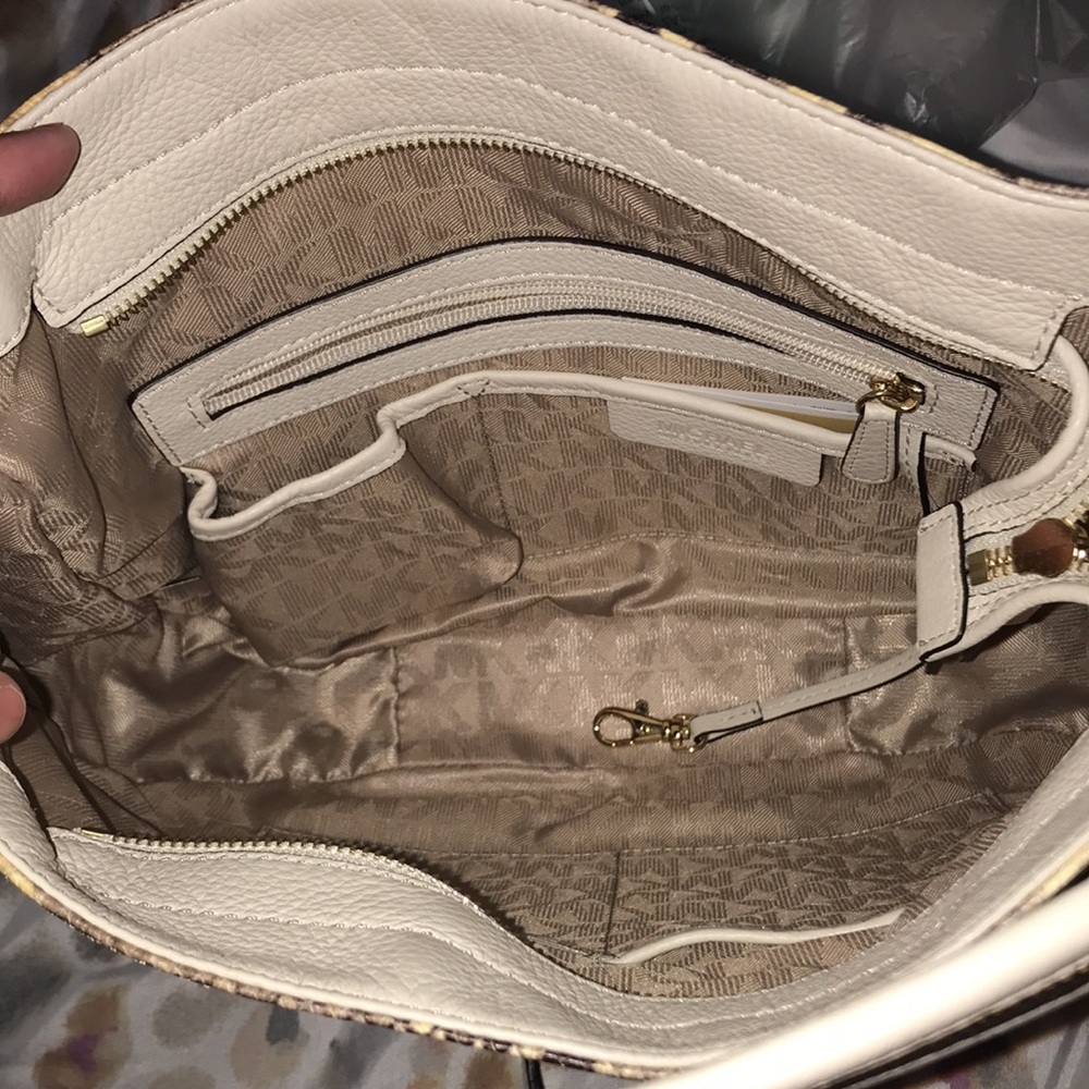 MK shoulder/crossbody ๐ - Picture 10 of 16